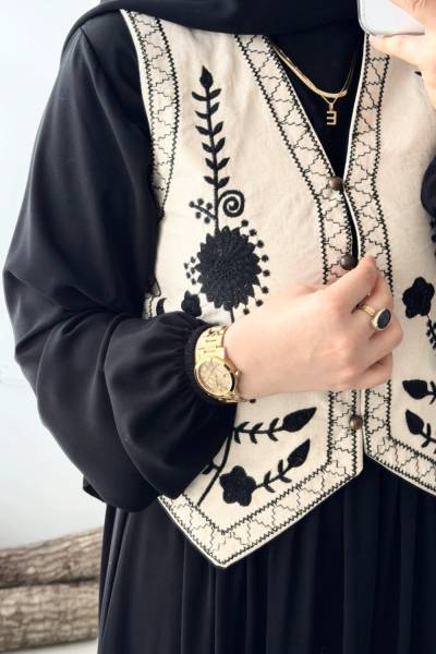 Düğme Detaylı Nakışlı Yelek - Bej